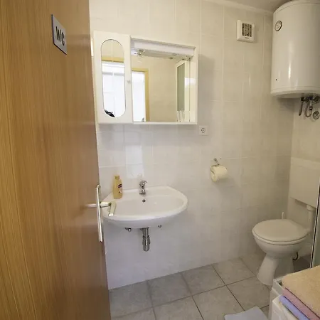 Charming With Balcony بيت ضيافة