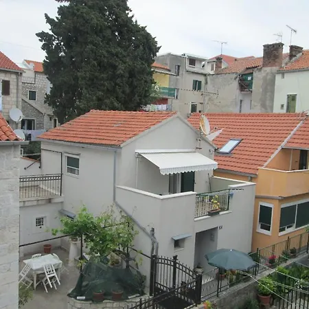 بيت ضيافة Charming With Balcony 3*