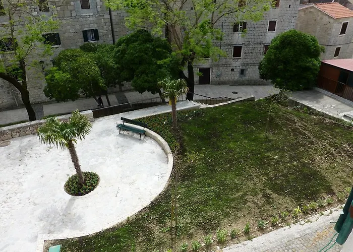 Charming With Balcony بيت ضيافة 3*