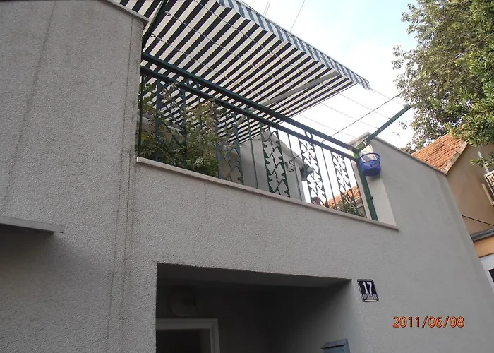 Charming With Balcony سبليت