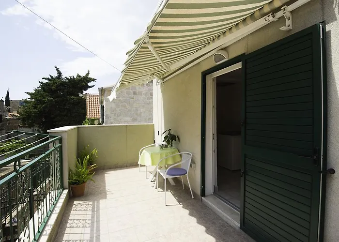 بيت ضيافة Charming With Balcony سبليت