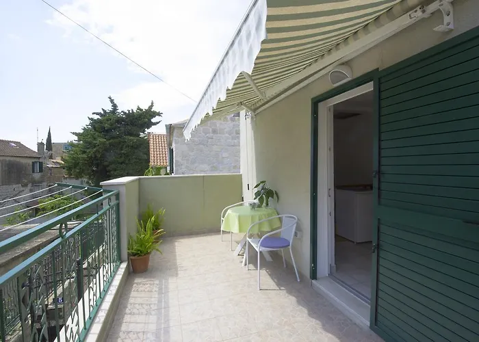 بيت ضيافة Charming With Balcony 3*