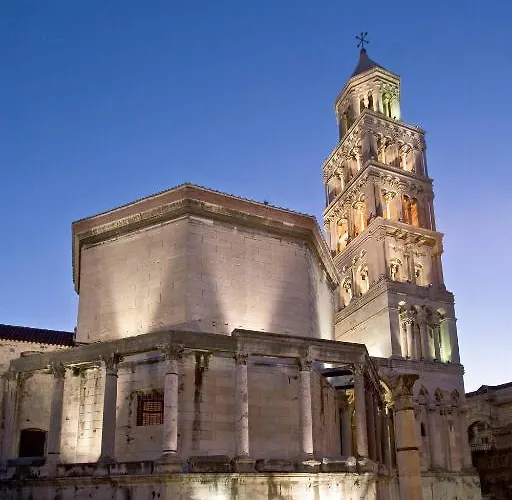 Charming With Balcony سبليت